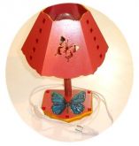 Abajur de mesa com pedras vermelhas e borboleta